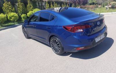 Hyundai Elantra İcarəsi Rent a Car Baku Qalereya