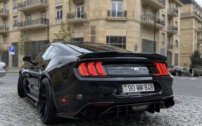 Ford Mustang İcarəsi Rent a Car Baku Qalereya