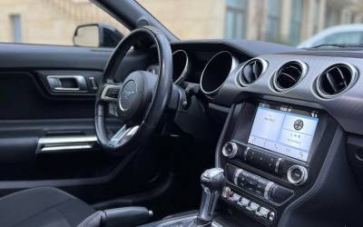 Ford Mustang İcarəsi Rent a Car Baku Qalereya
