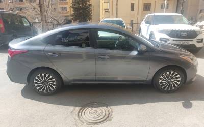 Hyundai Accent İcarəsi Rent a Car Baku Qalereya